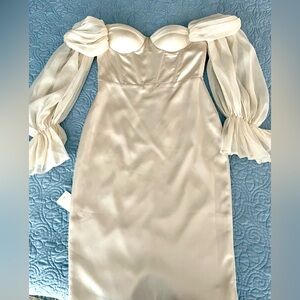 Miss Circle off white dress. Size Medium. NWT